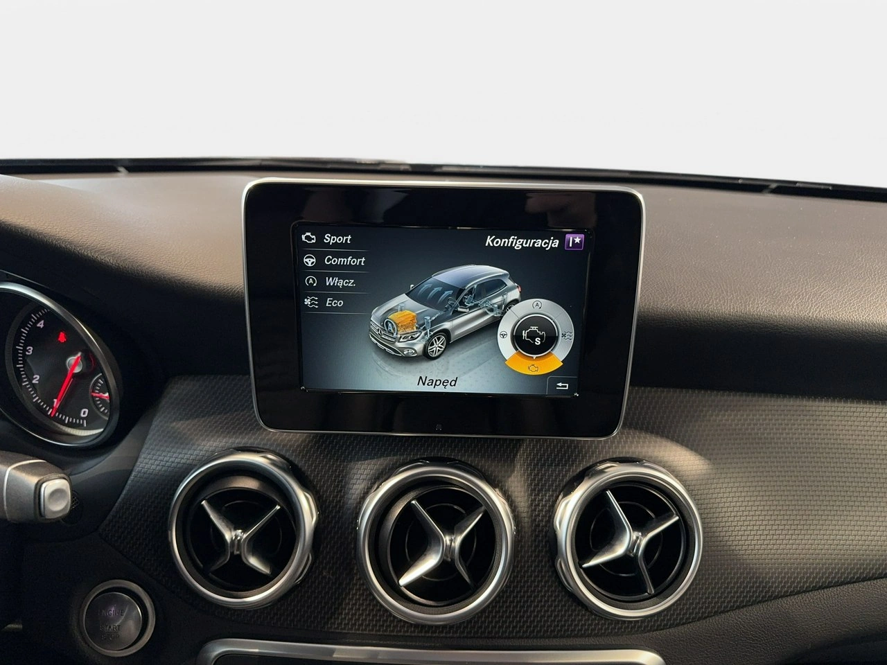 Mercedes GLA 180 - Zdjęcie 22