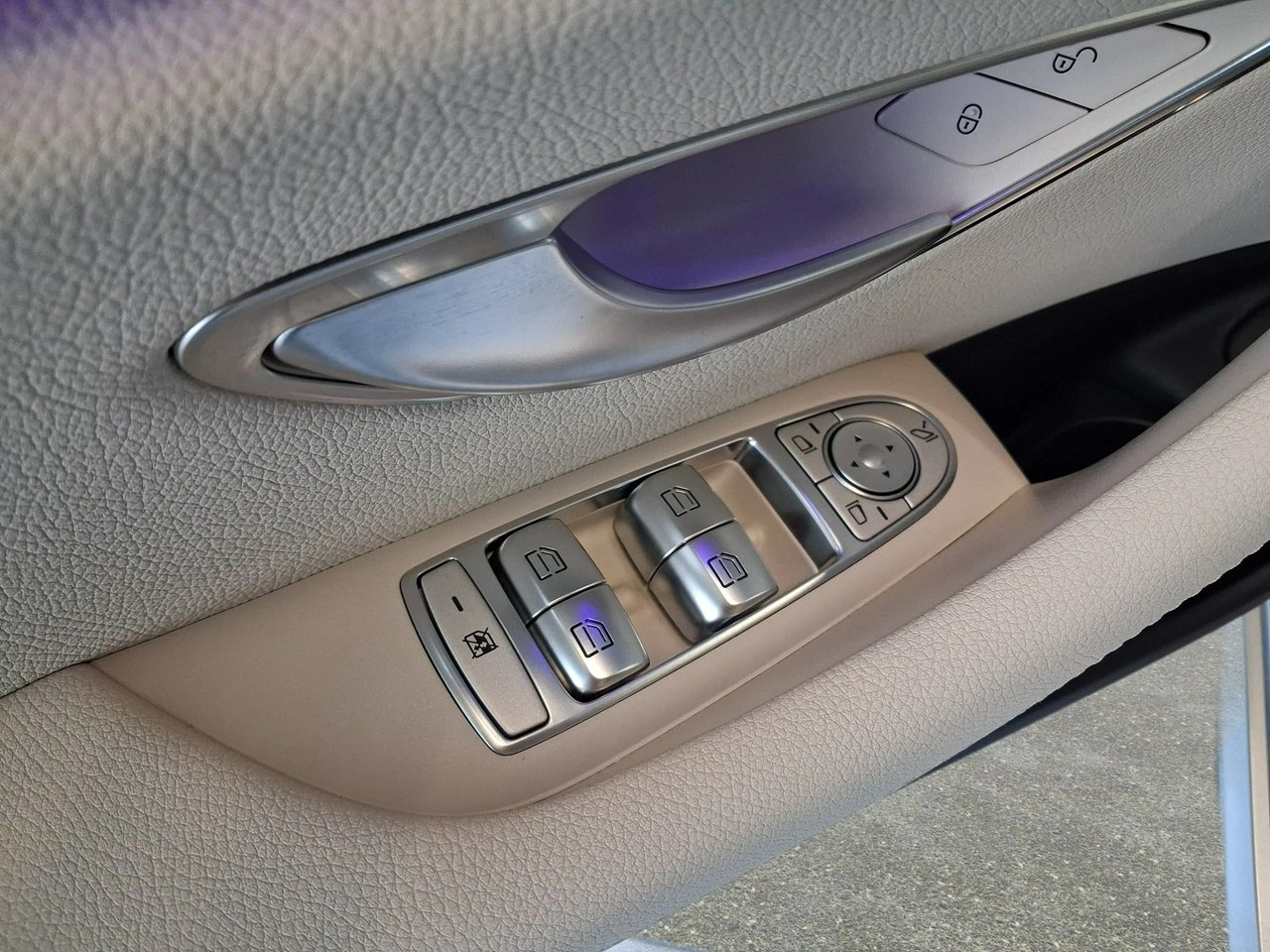 Mercedes E 220 - Zdjęcie 20