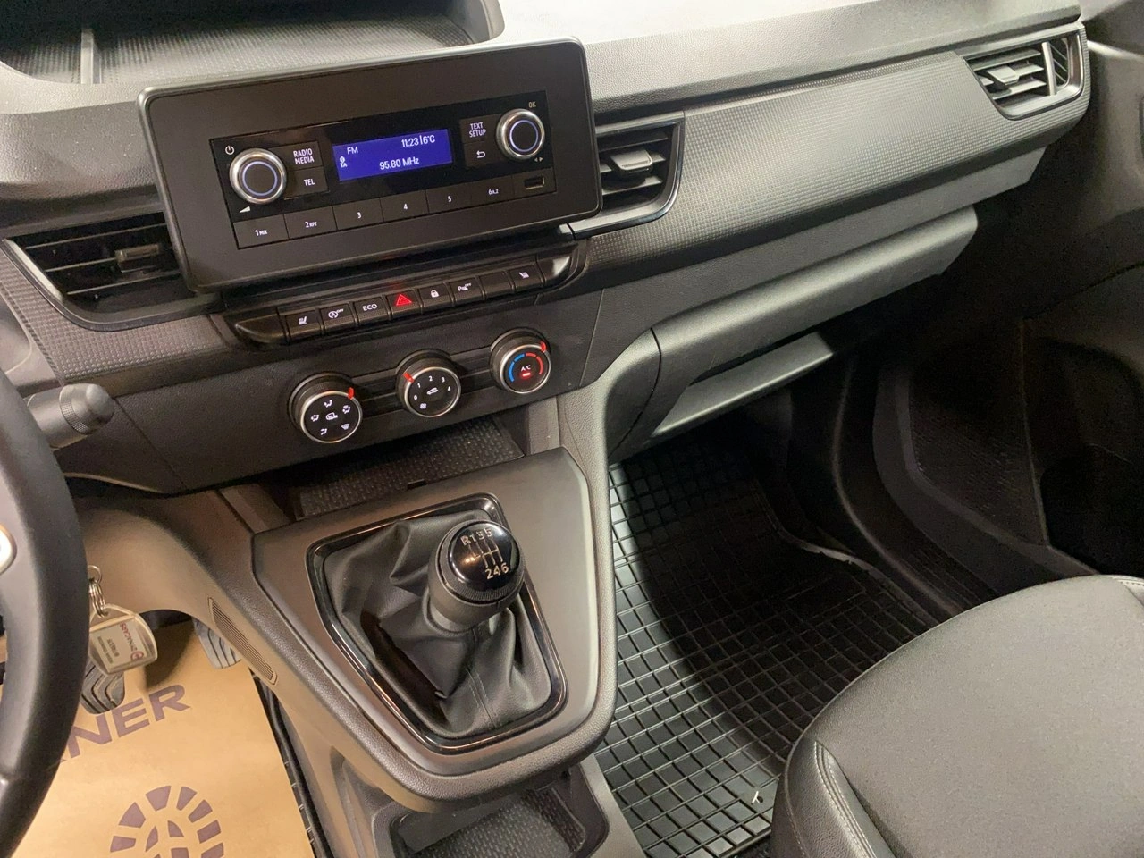 Nissan Townstar - Zdjęcie 18