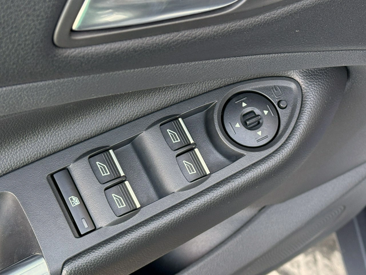 Ford Kuga - Zdjęcie 16