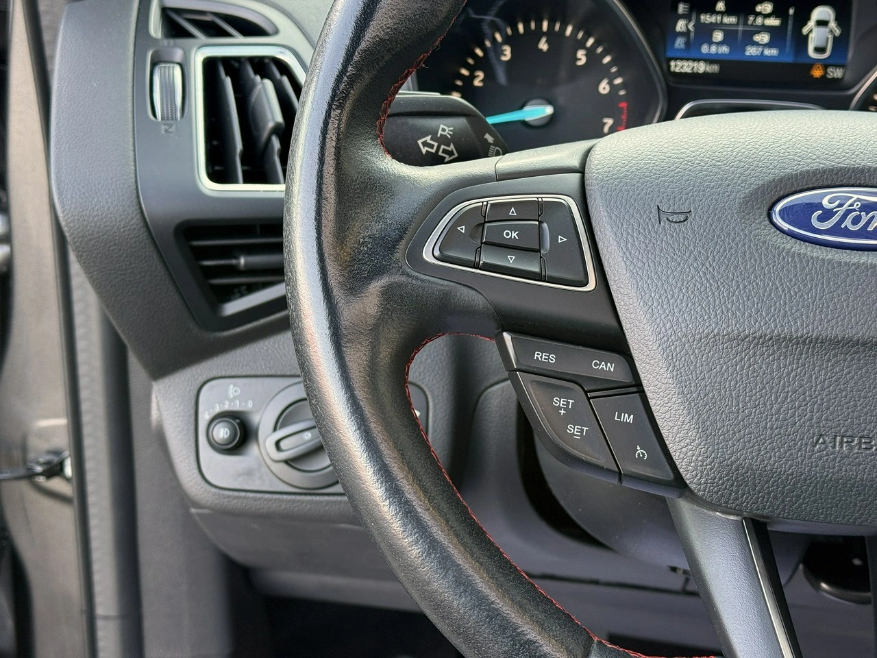 Ford Kuga - Zdjęcie 20