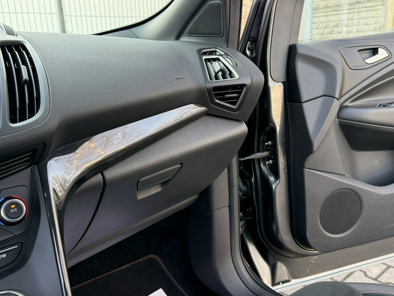 Ford Kuga - Zdjęcie 22