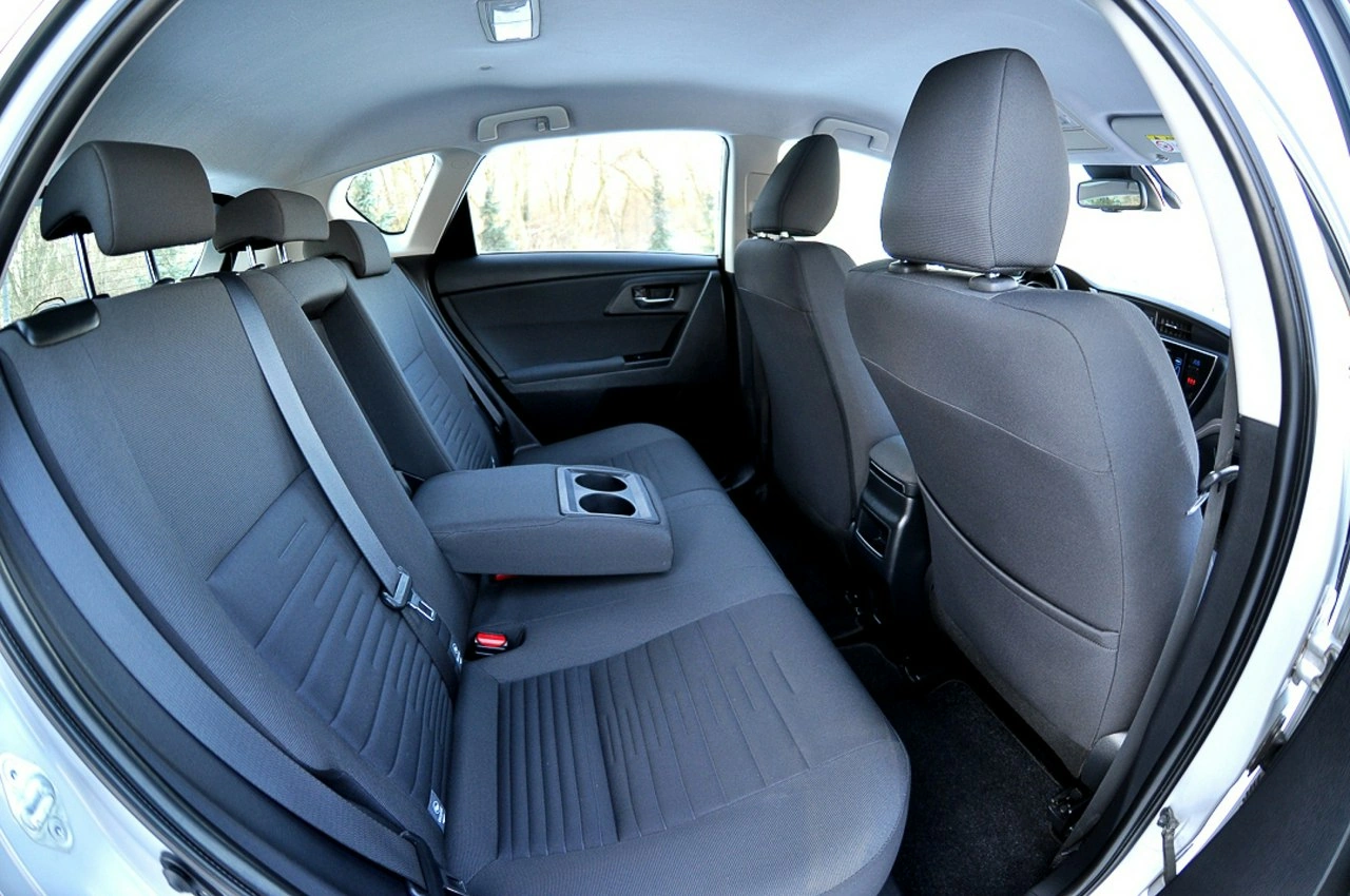 Toyota Auris - Zdjęcie 9