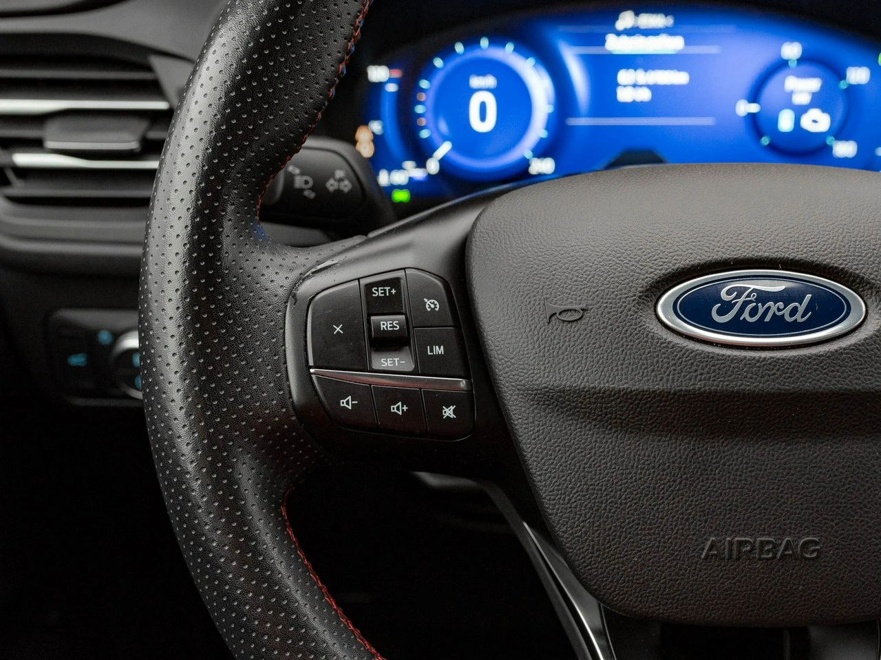 Ford Kuga - Zdjęcie 15