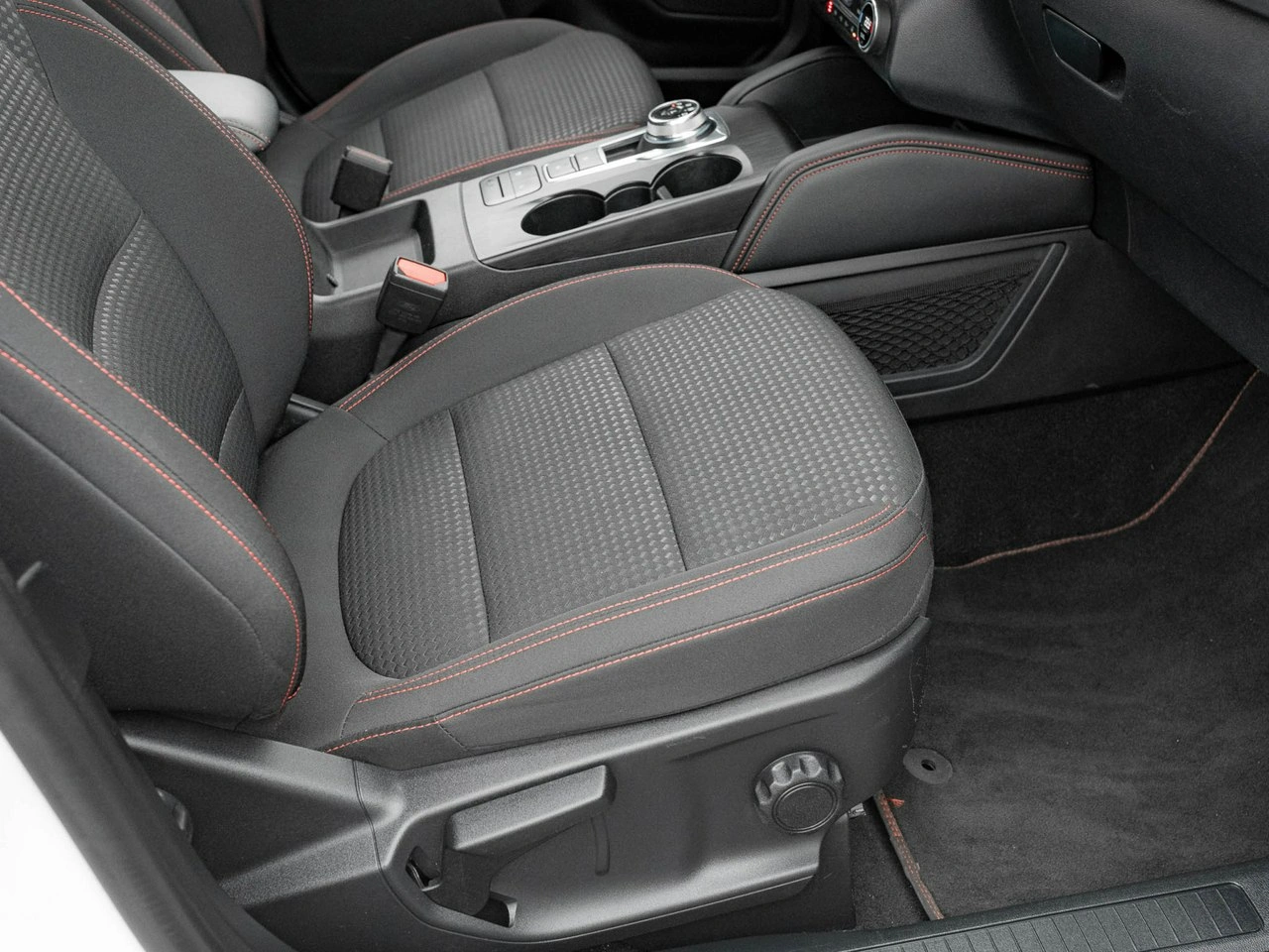 Ford Kuga - Zdjęcie 33