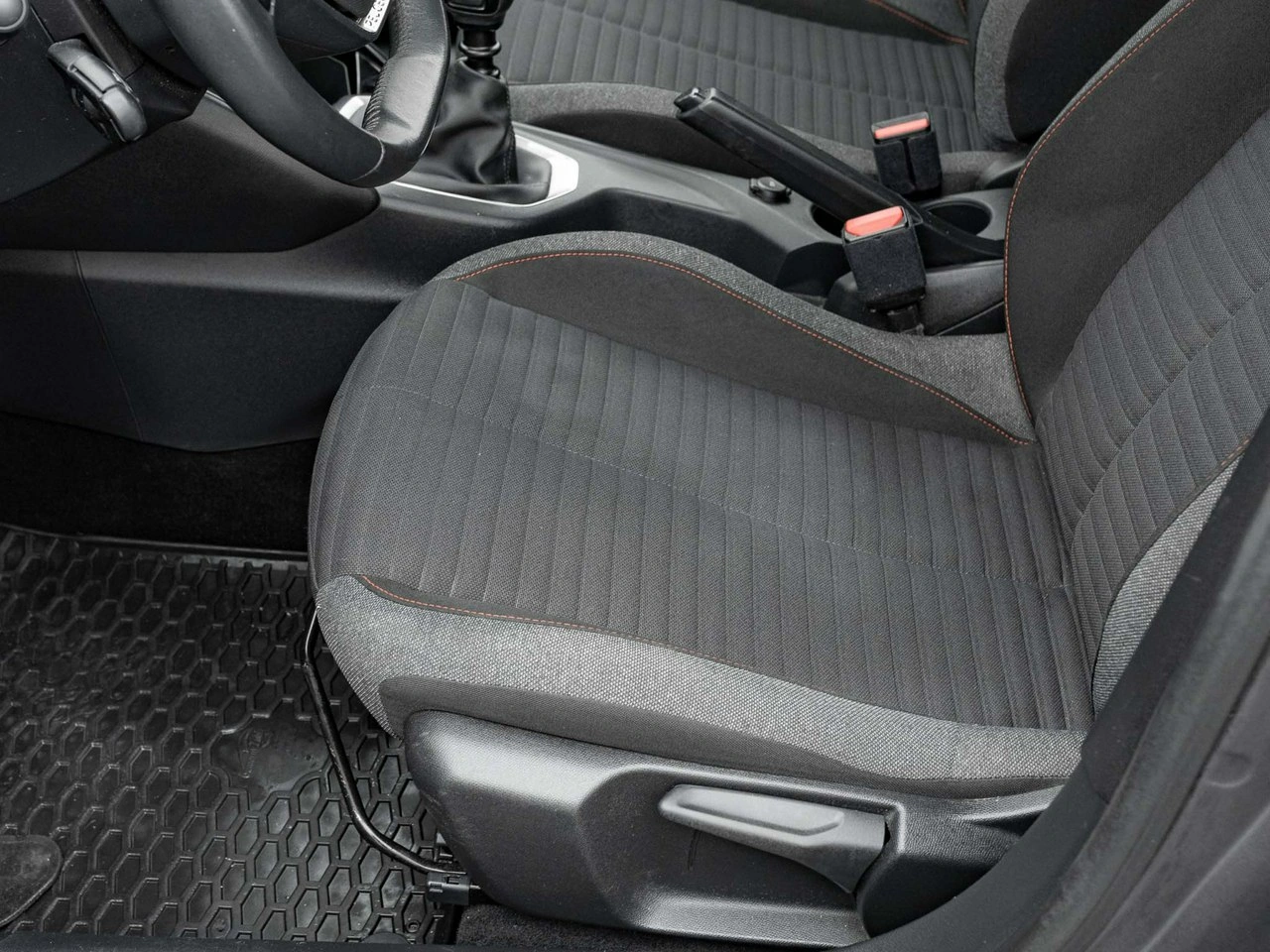 Peugeot 208 - Zdjęcie 12