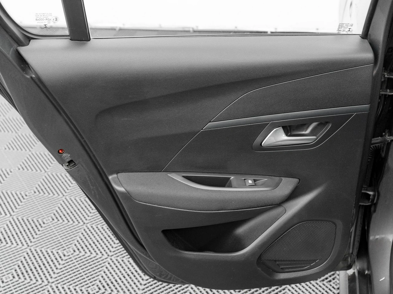 Peugeot 208 - Zdjęcie 25