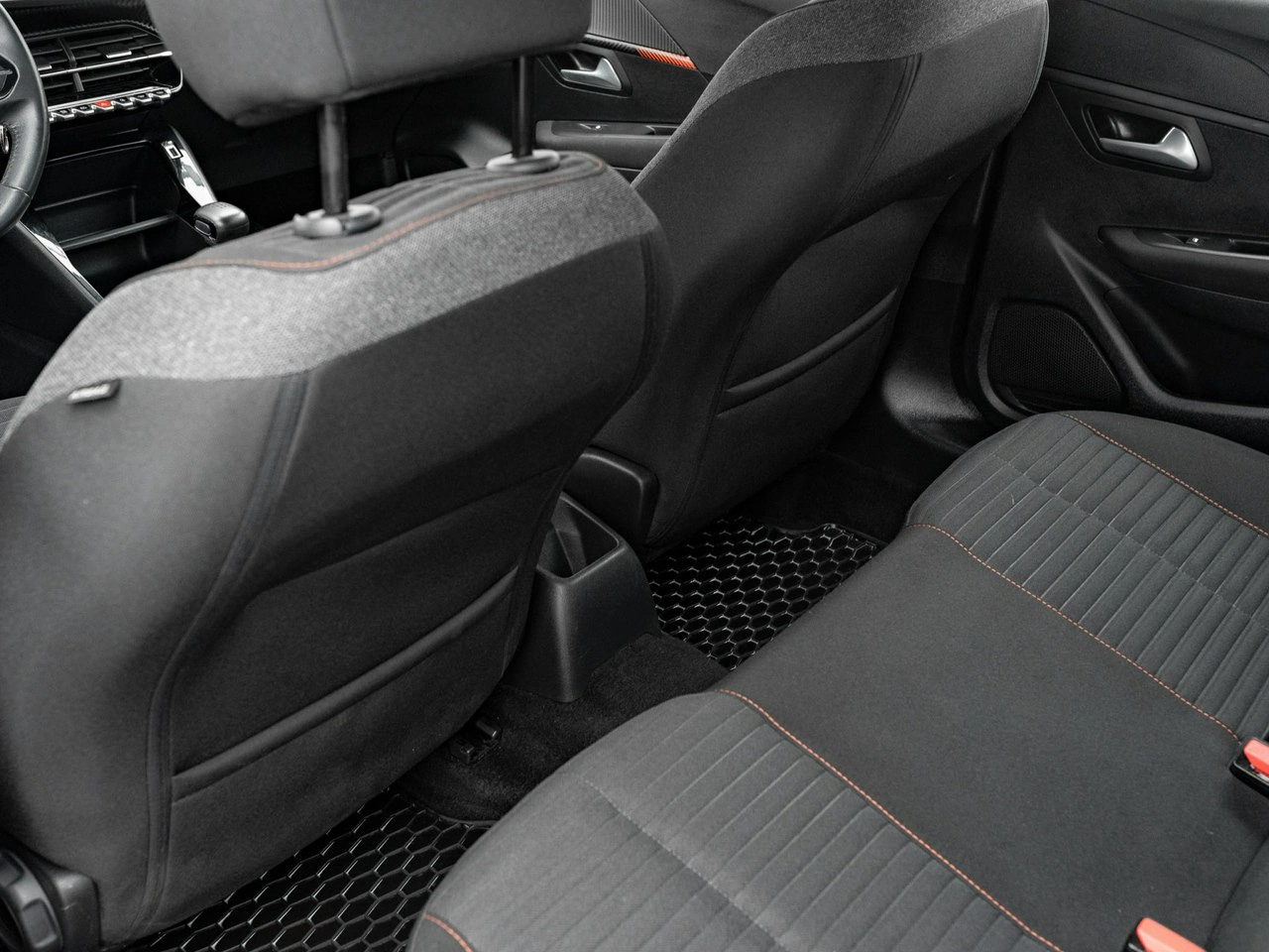 Peugeot 208 - Zdjęcie 26