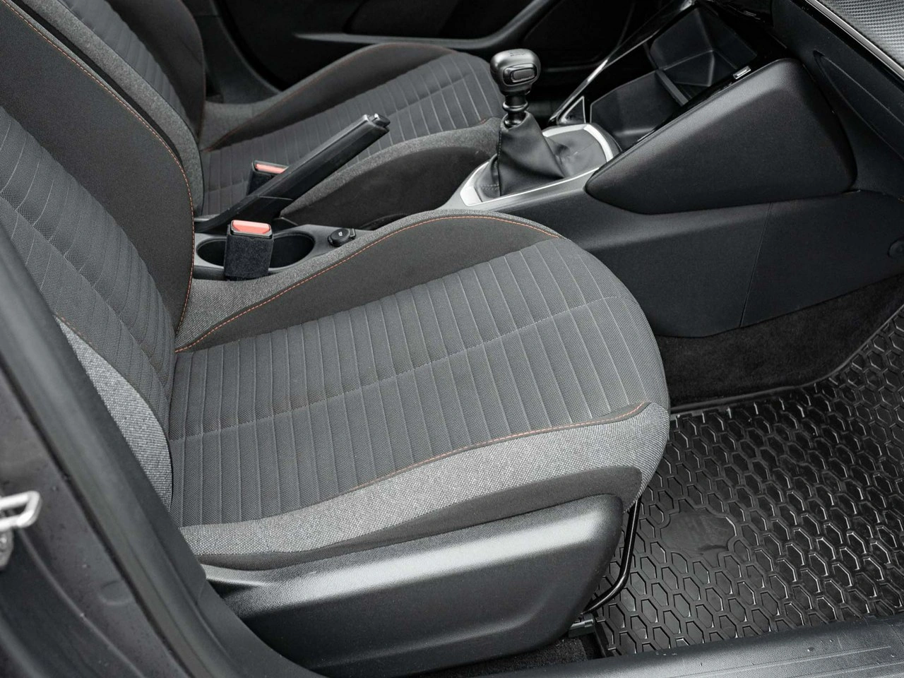 Peugeot 208 - Zdjęcie 32