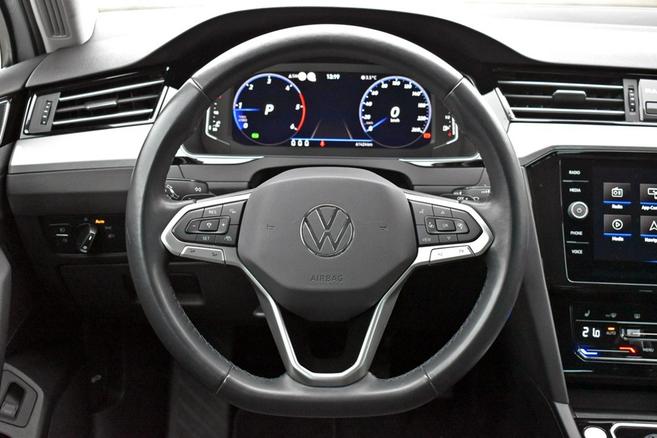 Volkswagen Passat - Zdjęcie 15