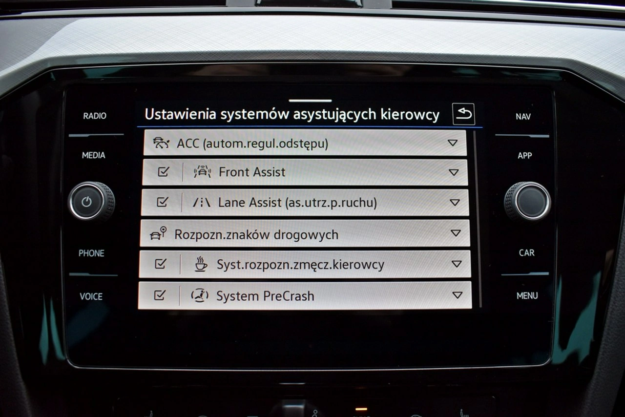 Volkswagen Passat - Zdjęcie 22