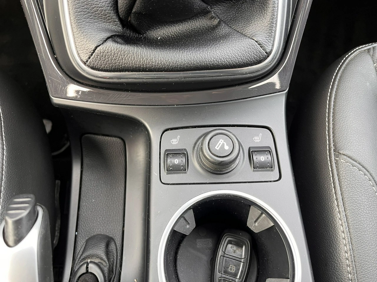 Ford Kuga - Zdjęcie 17