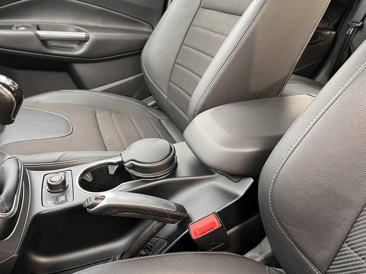 Ford Kuga - Zdjęcie 31