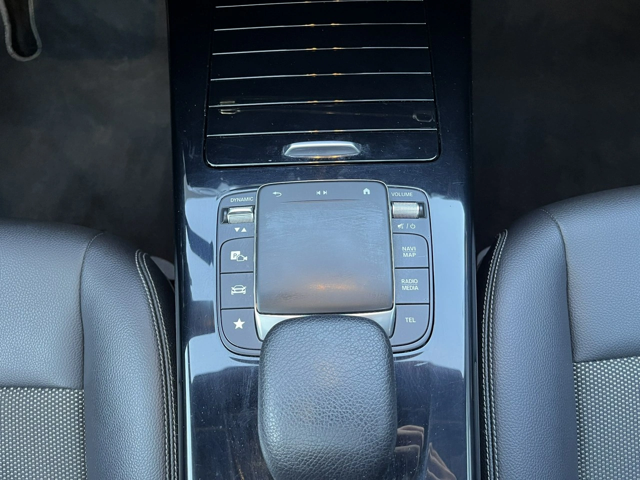 Mercedes CLA 180 - Zdjęcie 14