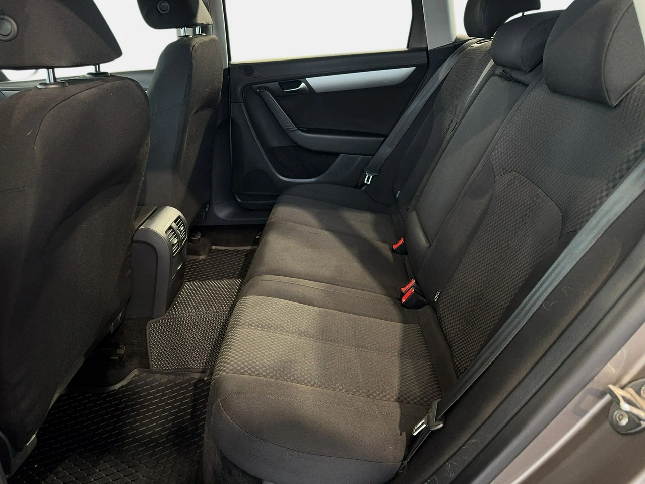 Volkswagen Passat Variant - Zdjęcie 10