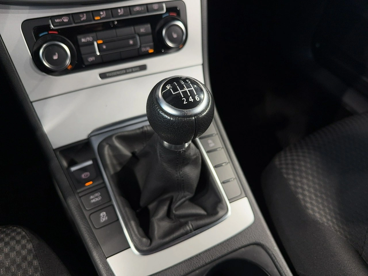 Volkswagen Passat Variant - Zdjęcie 18