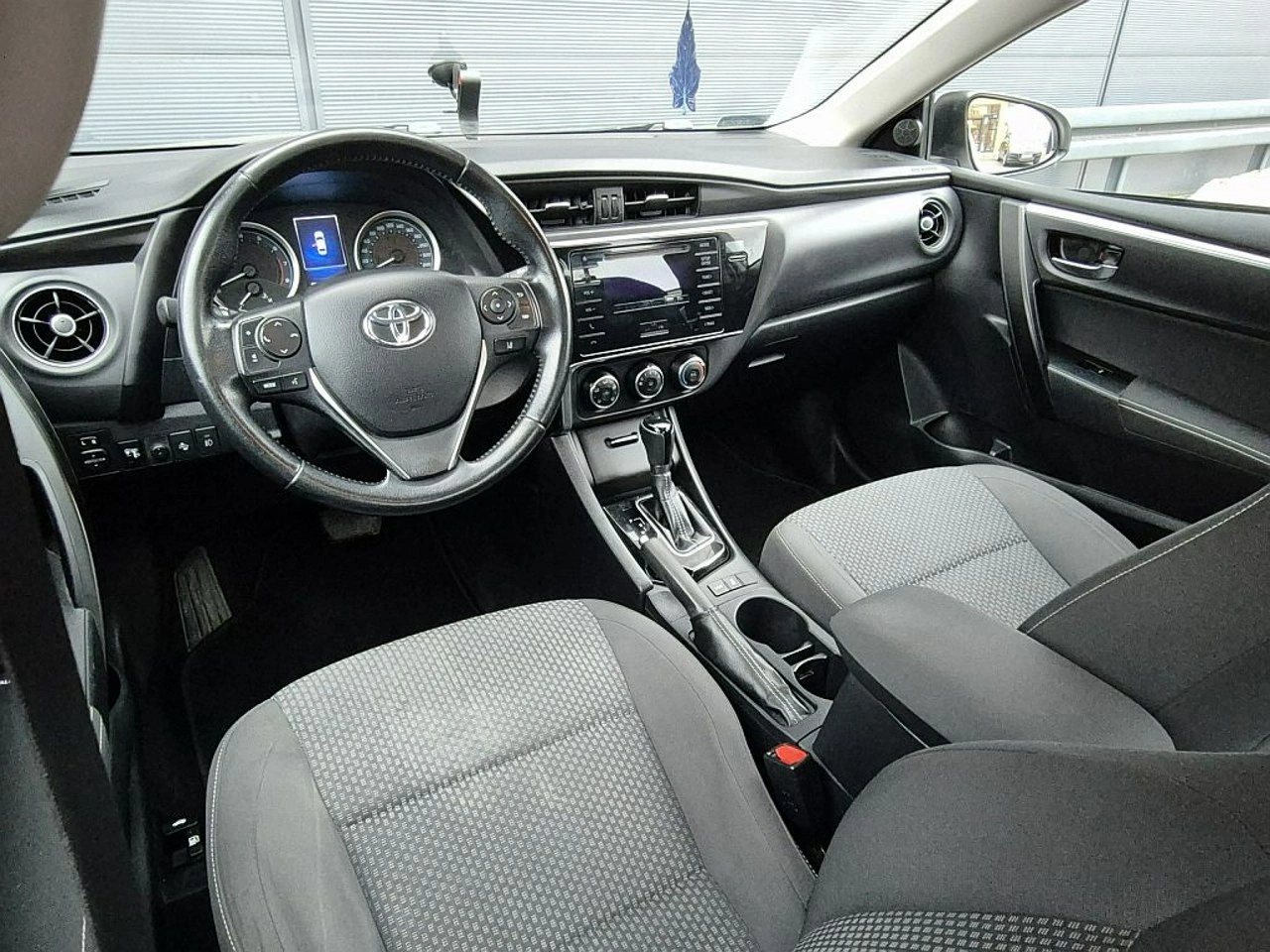 Toyota Corolla - Zdjęcie 17