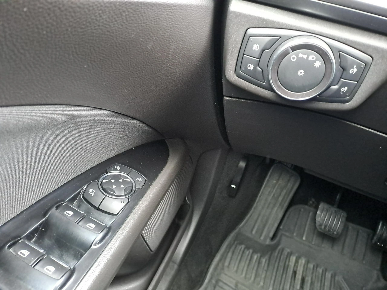 Ford Mondeo - Zdjęcie 19