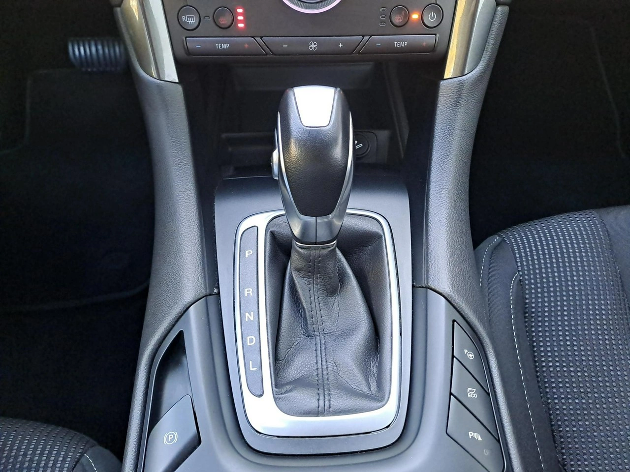 Ford Mondeo - Zdjęcie 24