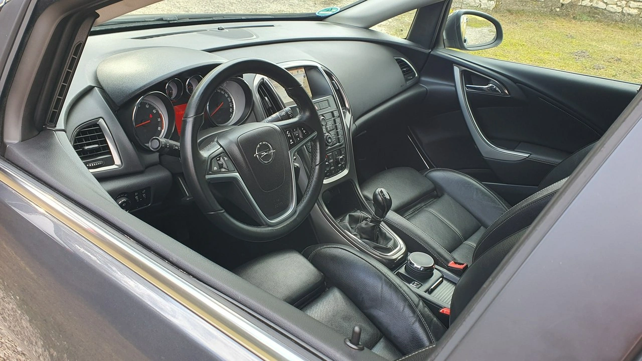 Opel Astra - Zdjęcie 10