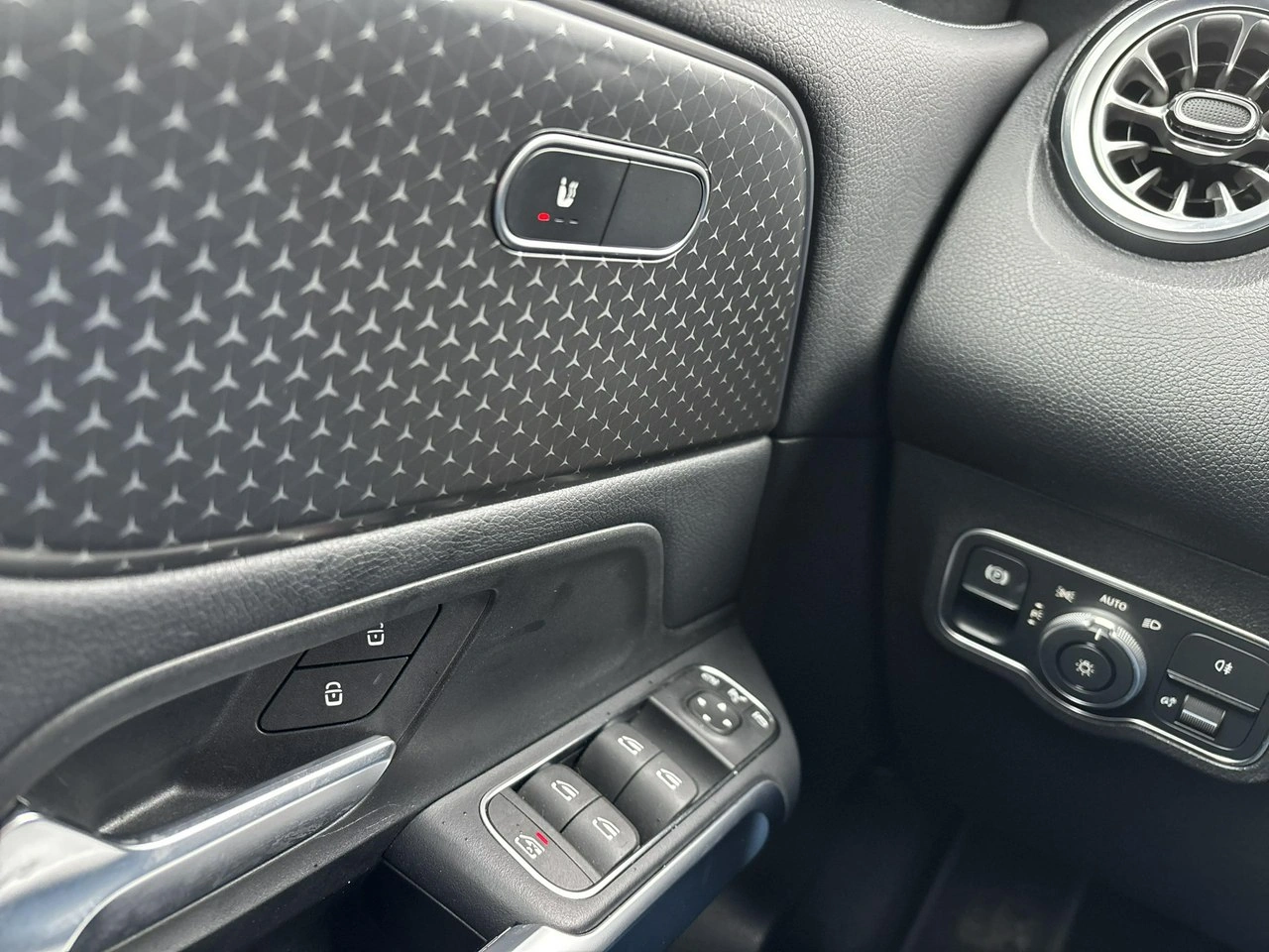 Mercedes EQB - Zdjęcie 24