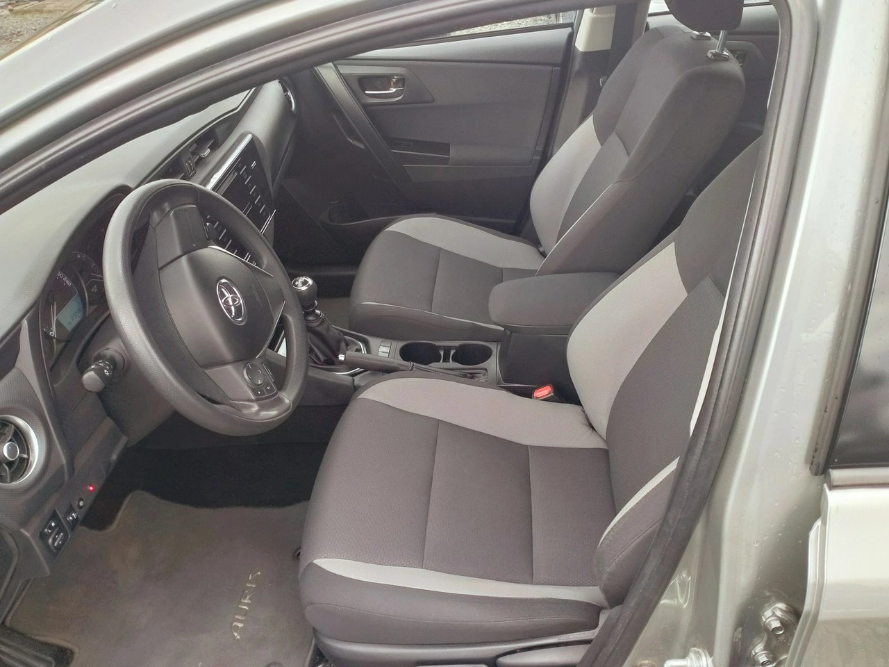 Toyota Auris - Zdjęcie 10