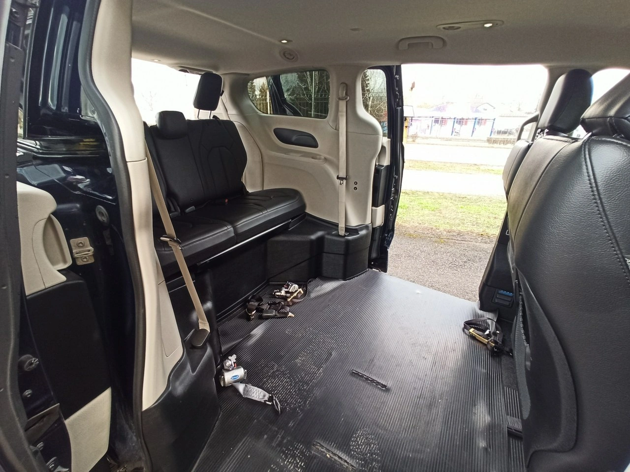 Chrysler Pacifica - Zdjęcie 9