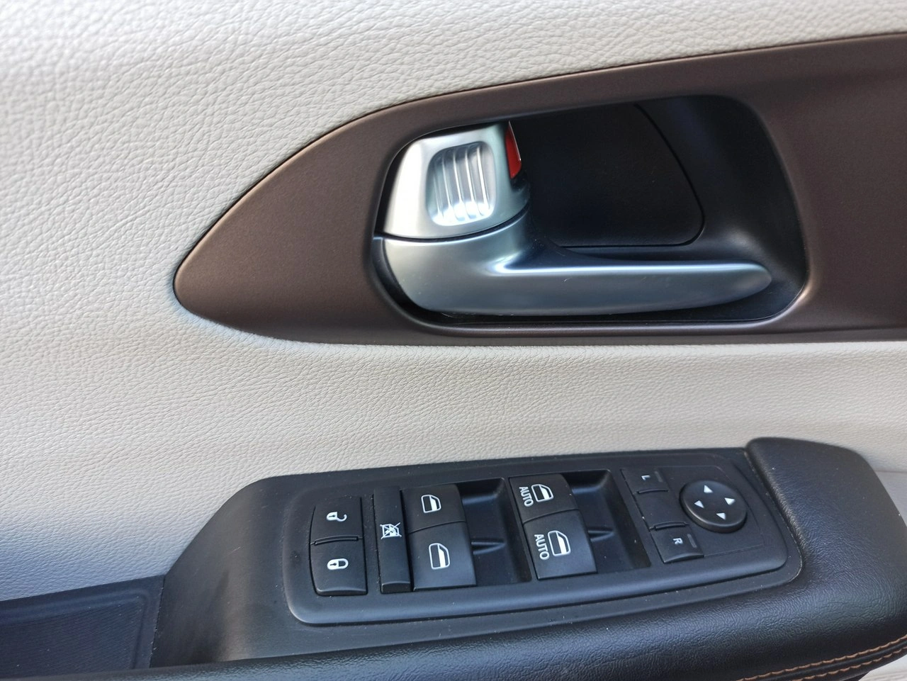 Chrysler Pacifica - Zdjęcie 18