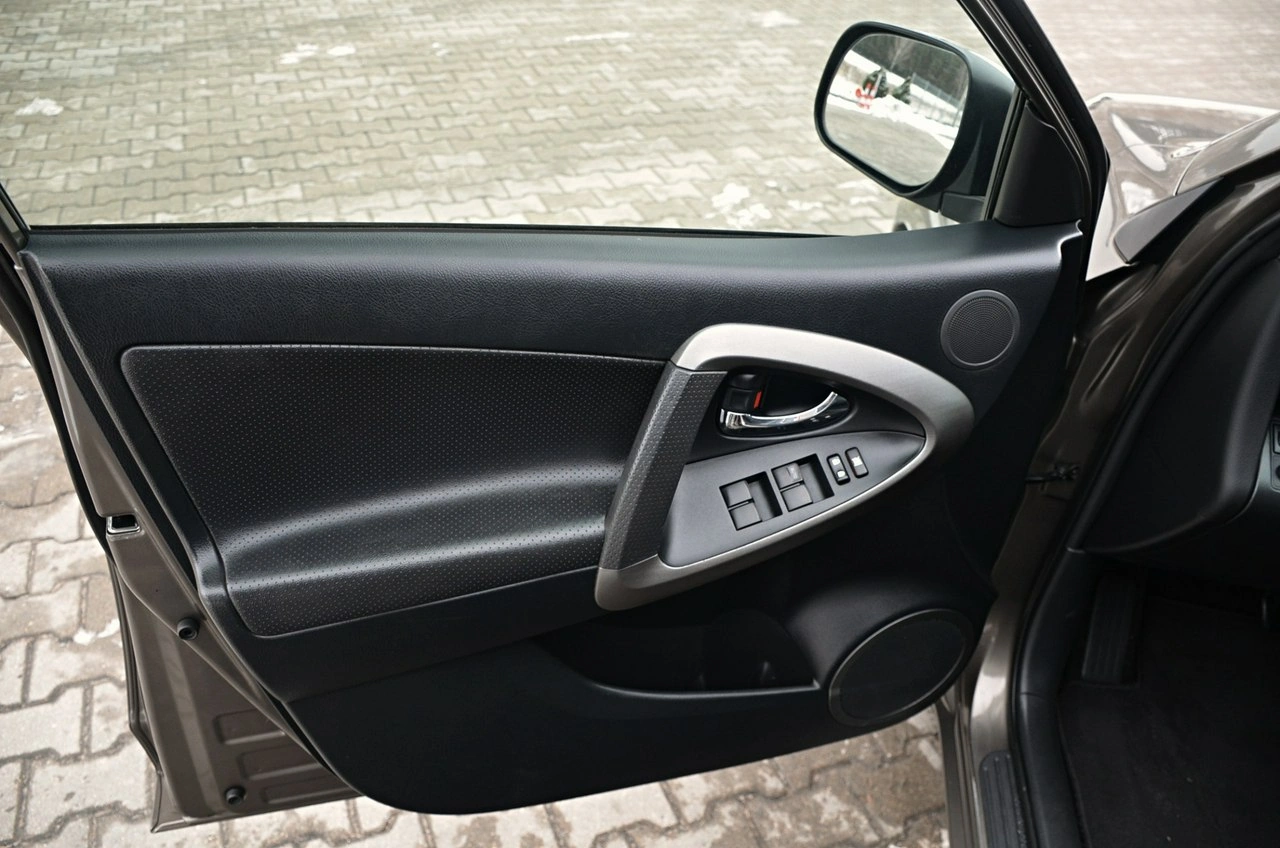 Toyota RAV-4 - Zdjęcie 14