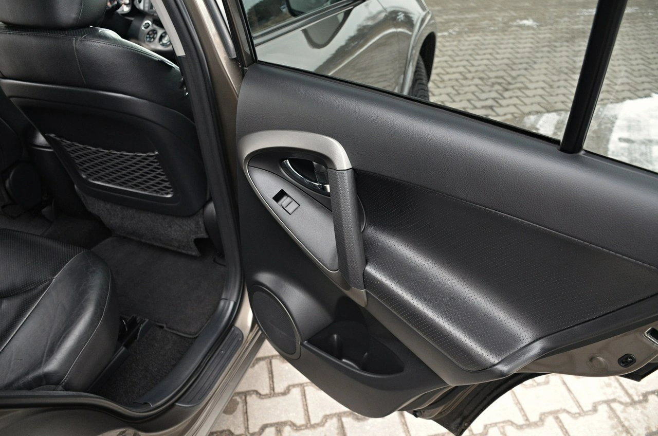Toyota RAV-4 - Zdjęcie 19