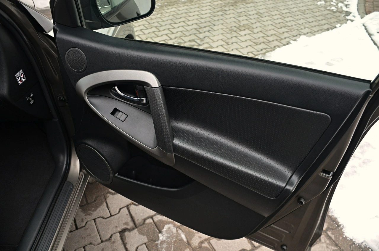 Toyota RAV-4 - Zdjęcie 25