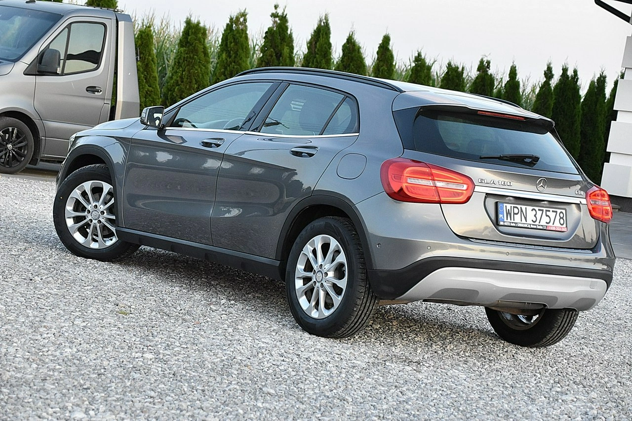 Mercedes GLA 180 - Zdjęcie 13