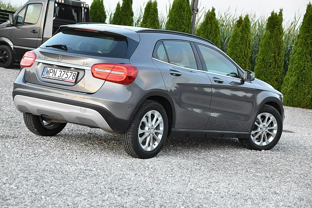 Mercedes GLA 180 - Zdjęcie 14