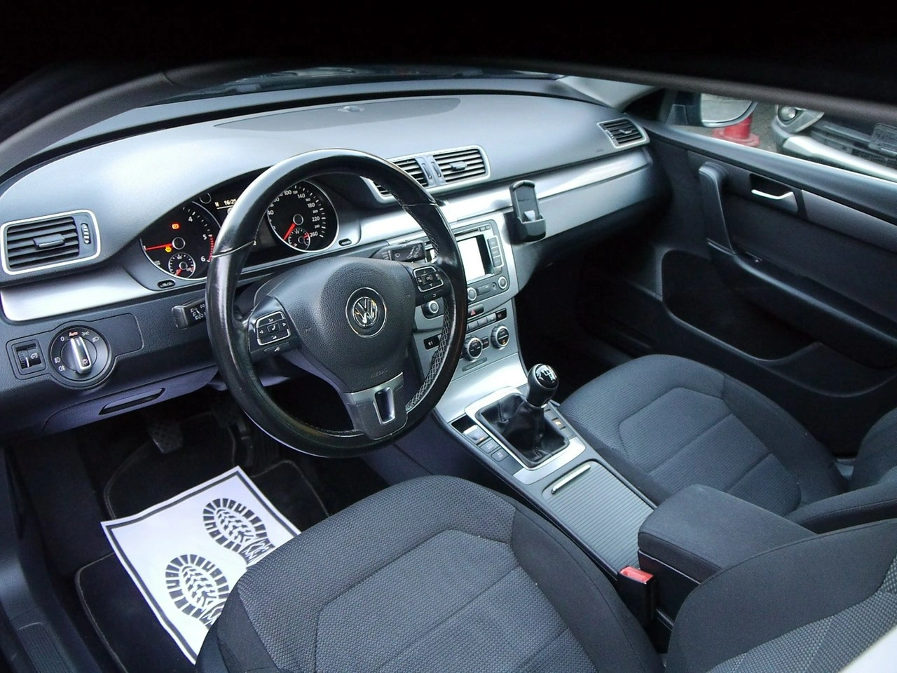 Volkswagen Passat - Zdjęcie 25