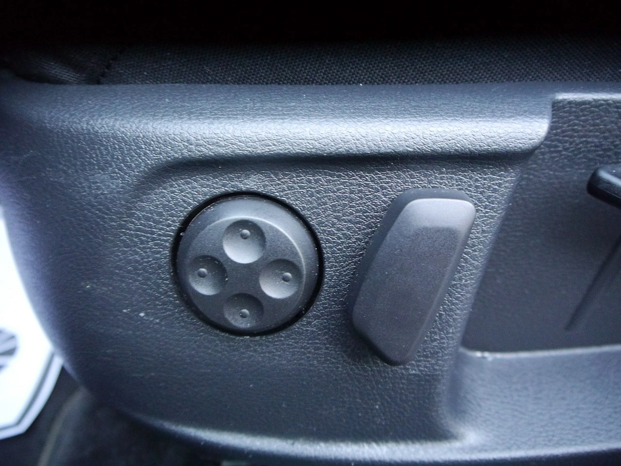 Volkswagen Passat - Zdjęcie 33