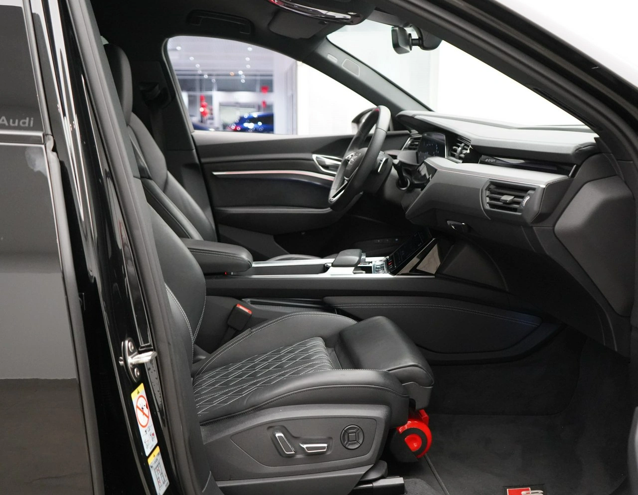 Audi SQ8 e-tron - Zdjęcie 25