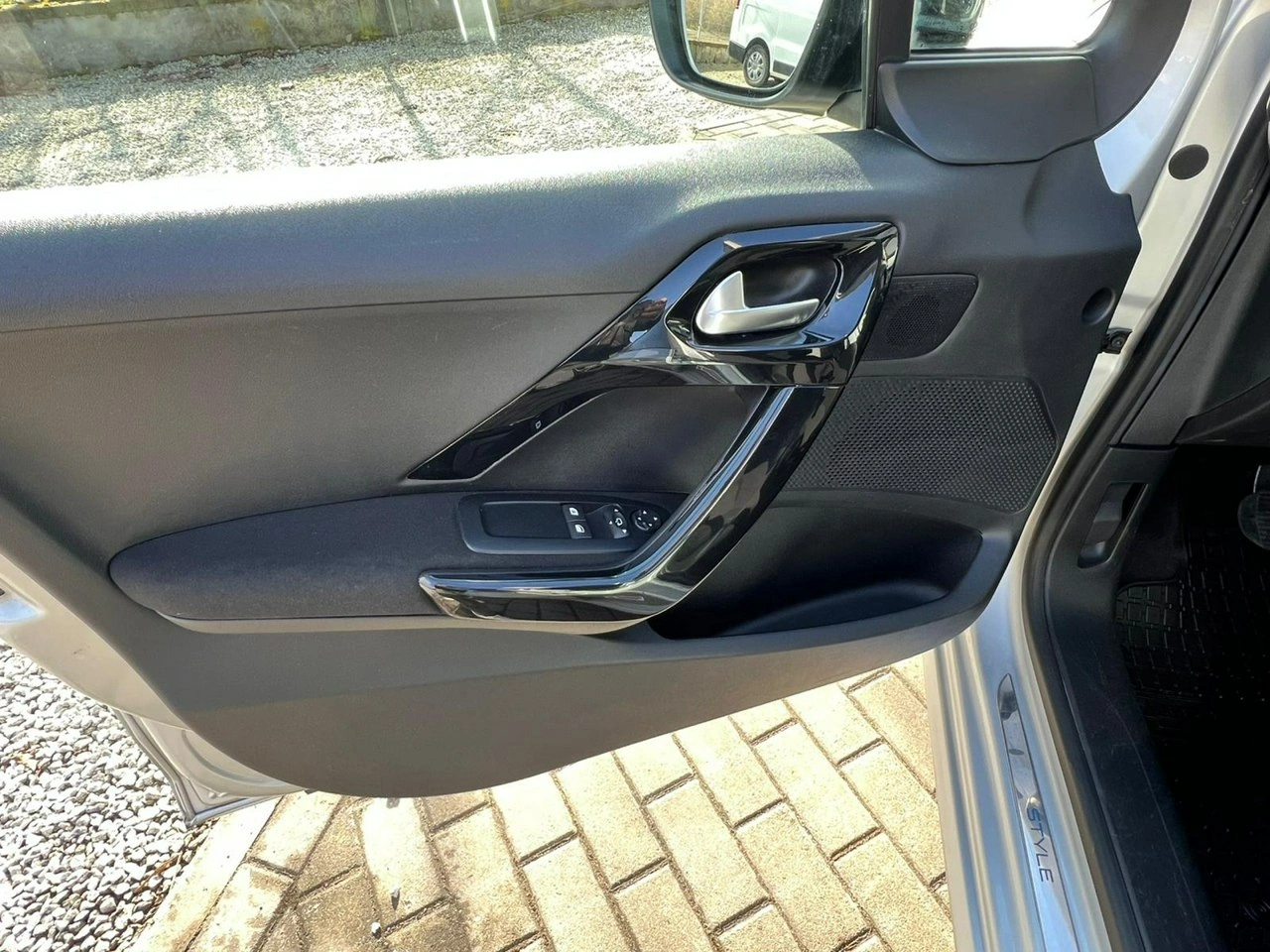 Peugeot 208 - Zdjęcie 12