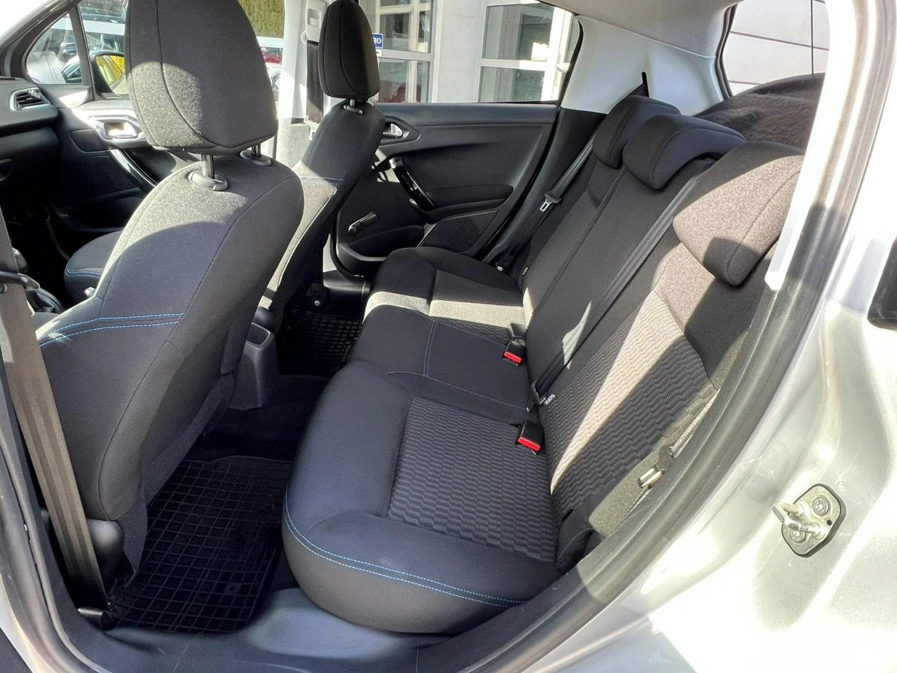 Peugeot 208 - Zdjęcie 13