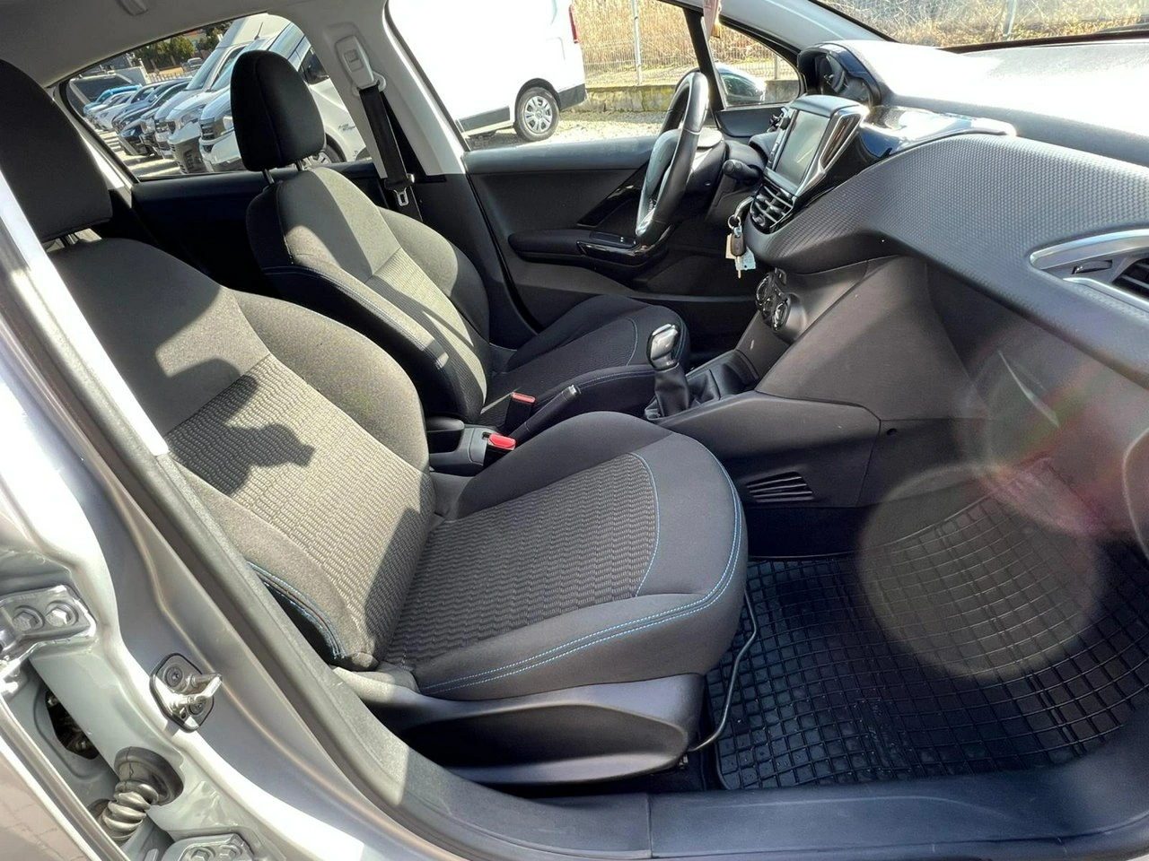 Peugeot 208 - Zdjęcie 16