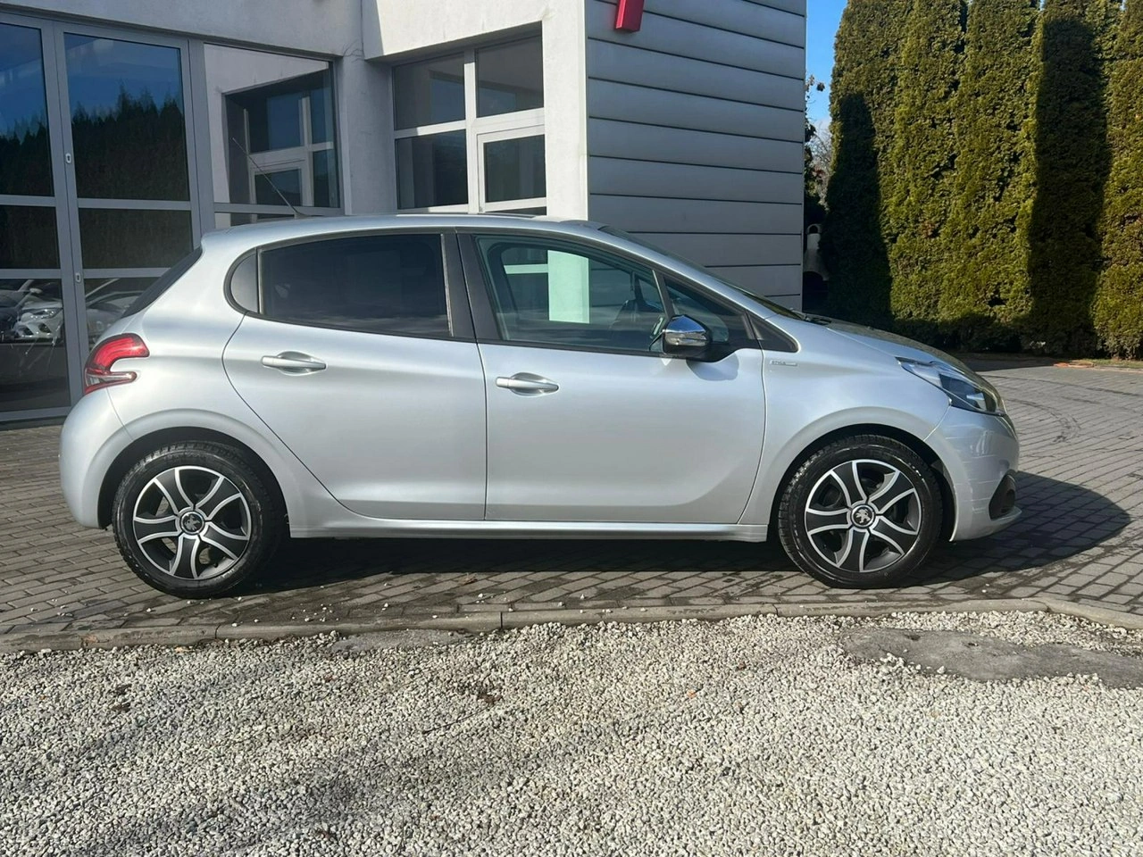 Peugeot 208 - Zdjęcie 4