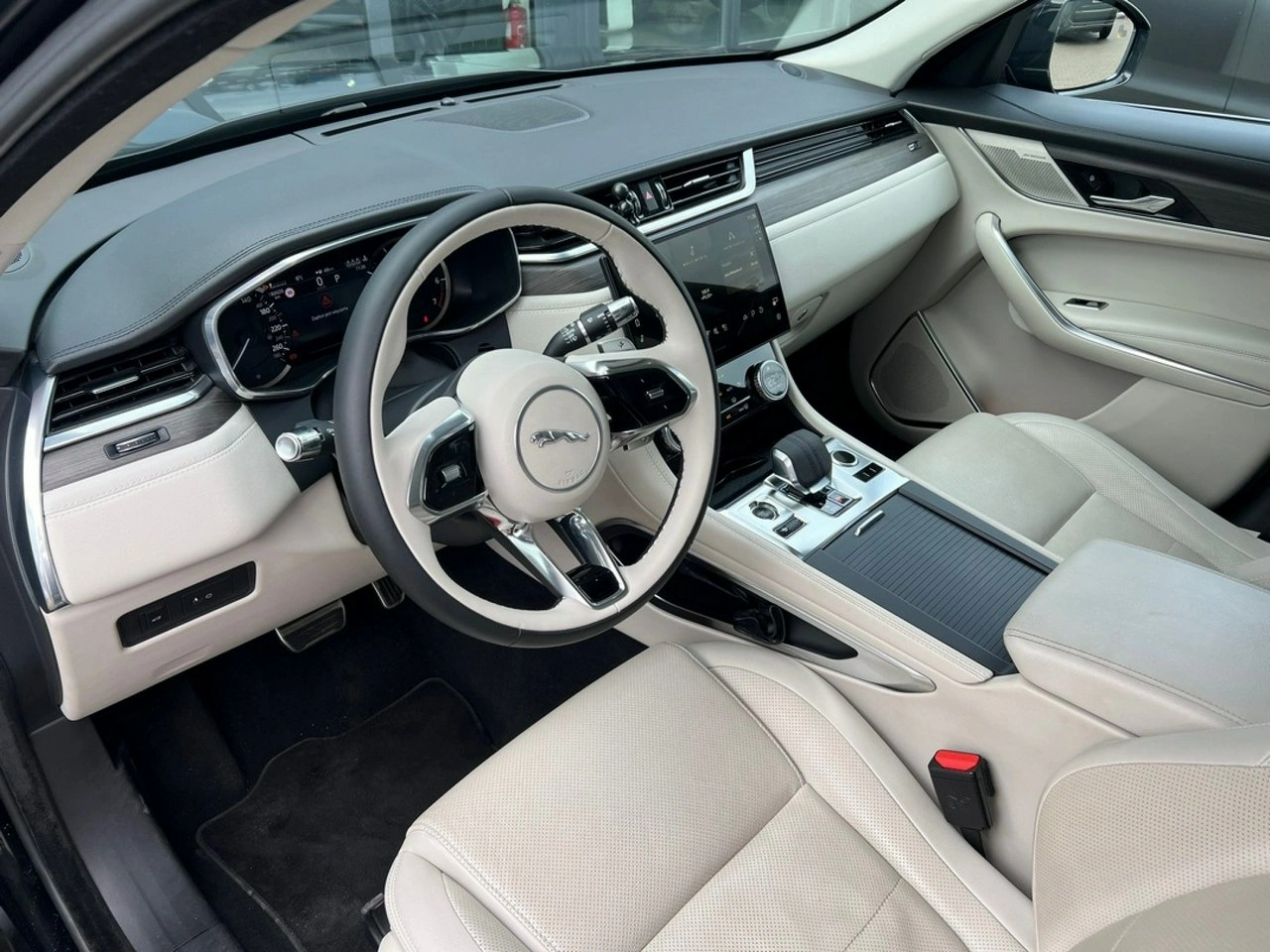 Jaguar F-Pace - Zdjęcie 11