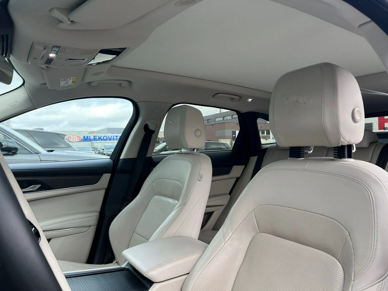 Jaguar F-Pace - Zdjęcie 15