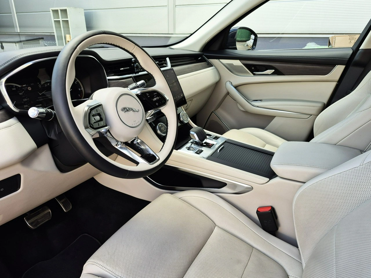Jaguar F-Pace - Zdjęcie 19