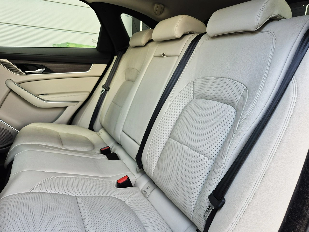 Jaguar F-Pace - Zdjęcie 24