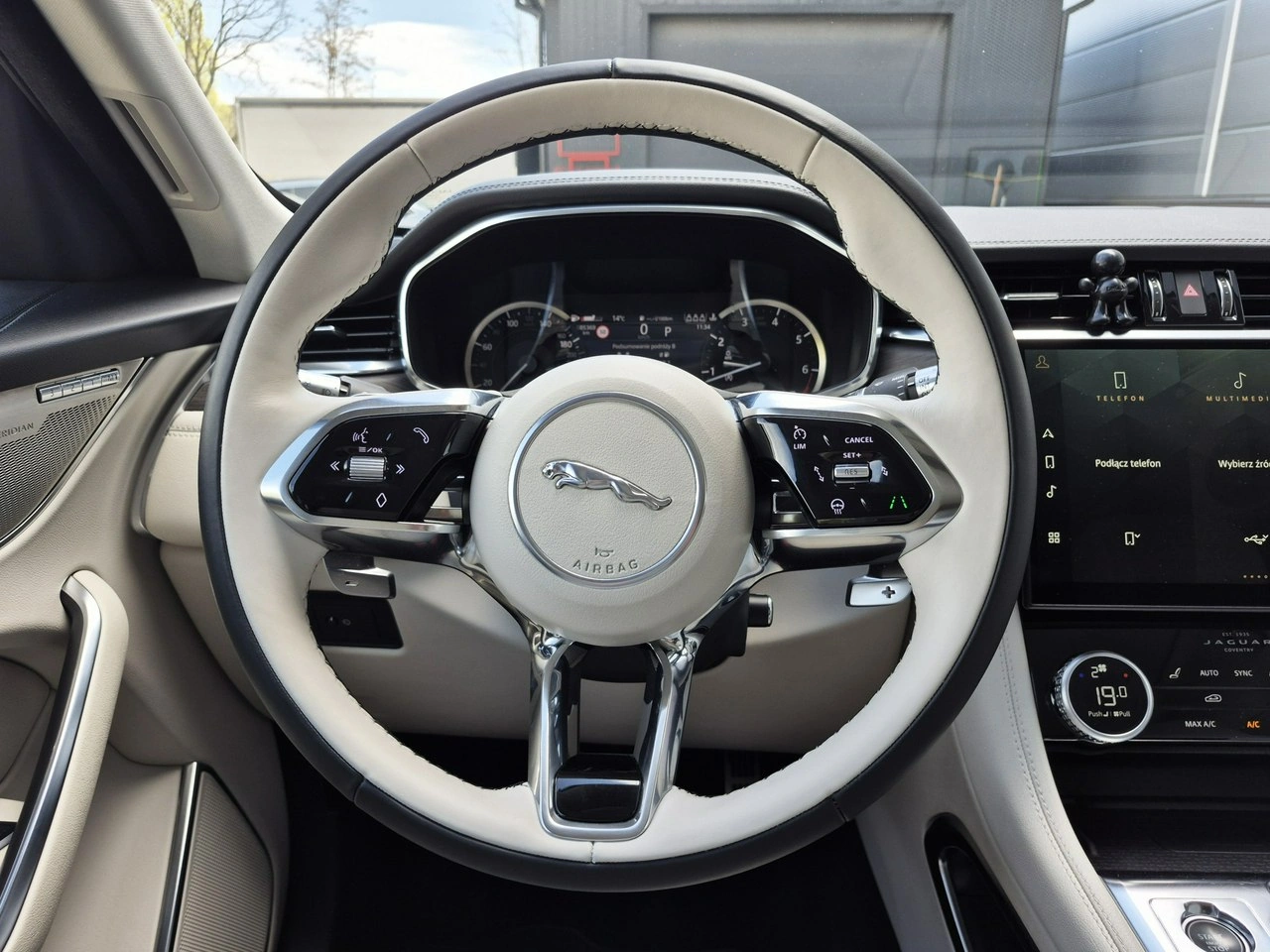 Jaguar F-Pace - Zdjęcie 26