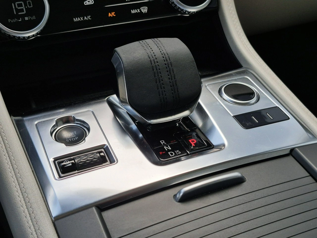 Jaguar F-Pace - Zdjęcie 33