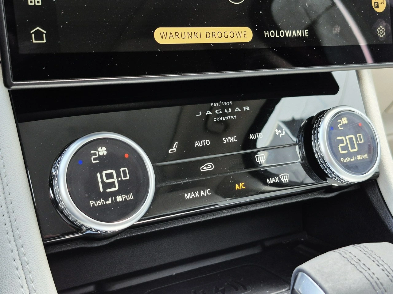 Jaguar F-Pace - Zdjęcie 37