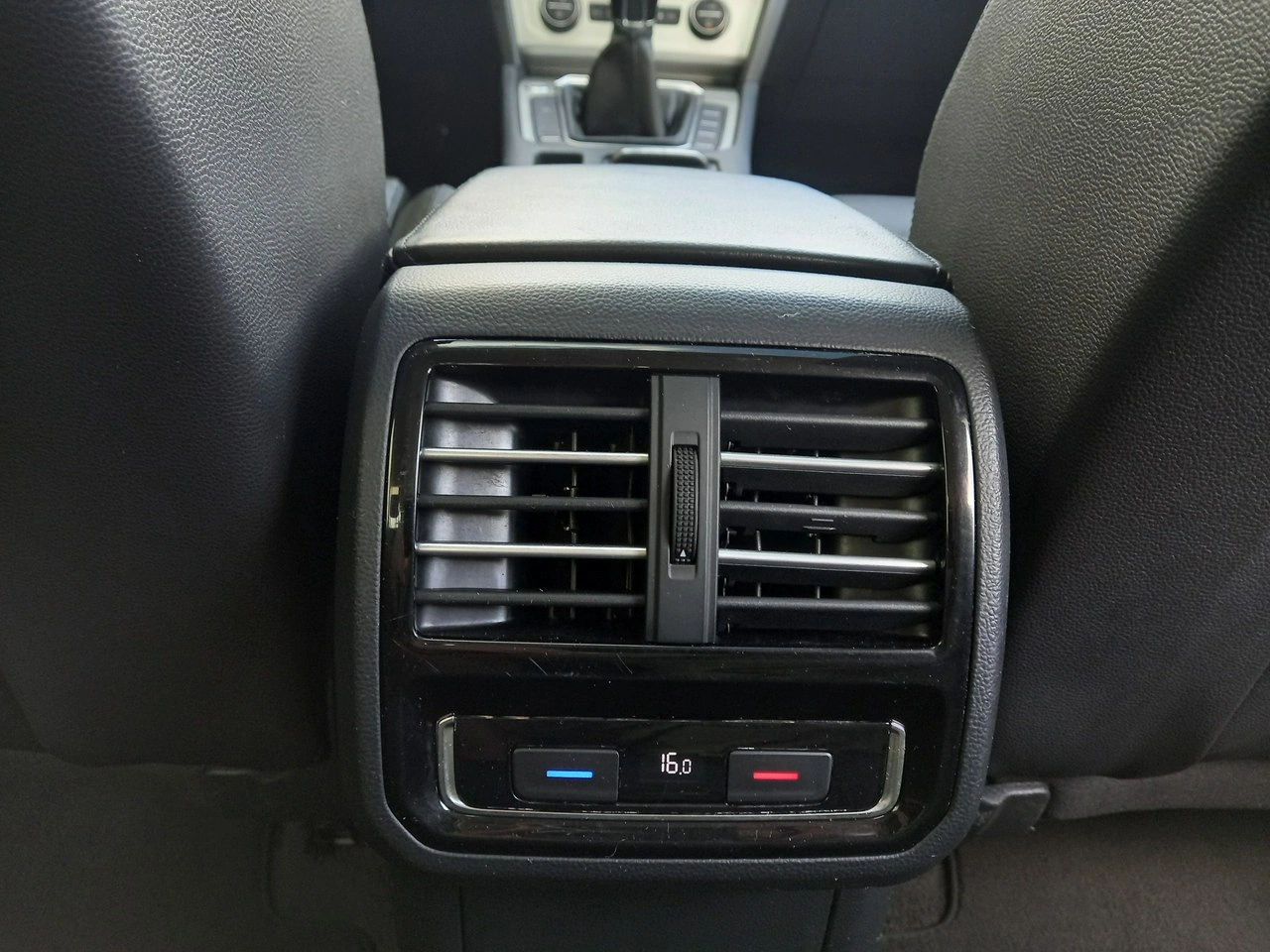 Volkswagen Passat - Zdjęcie 28