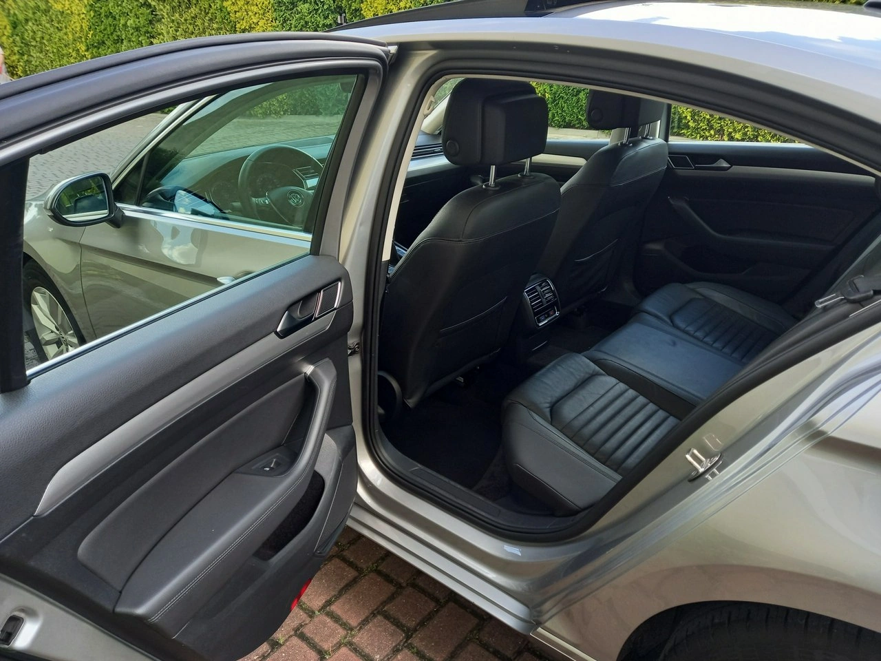 Volkswagen Passat - Zdjęcie 30