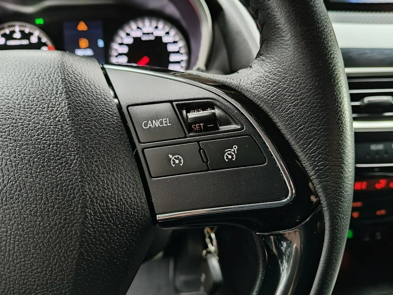 Mitsubishi Eclipse Cross - Zdjęcie 19